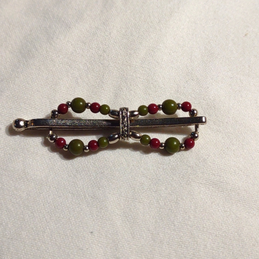 Green and Burgundy beaded Flexi Clip